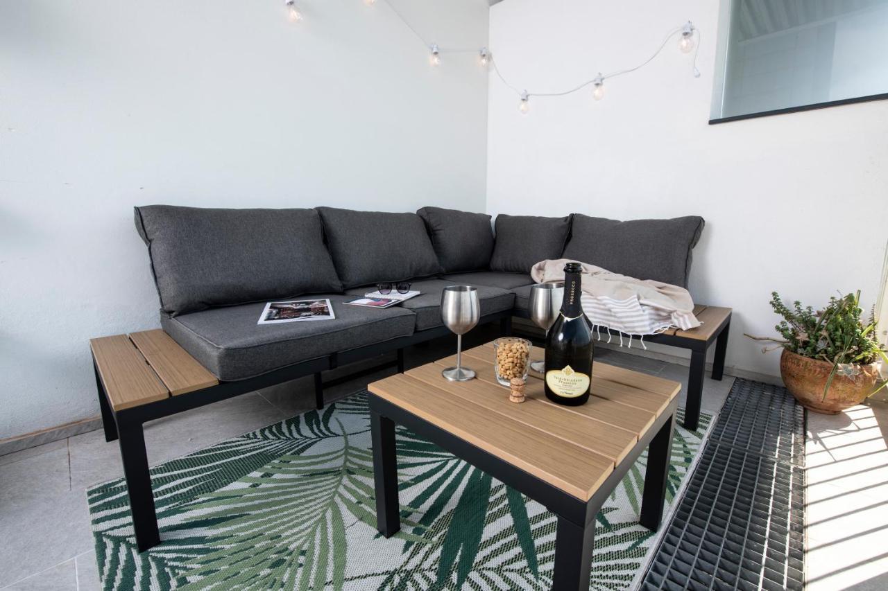 Attico Luxury Con Parcheggio E Terrazza Vista Mozzafiato Lägenhet Genua Exteriör bild