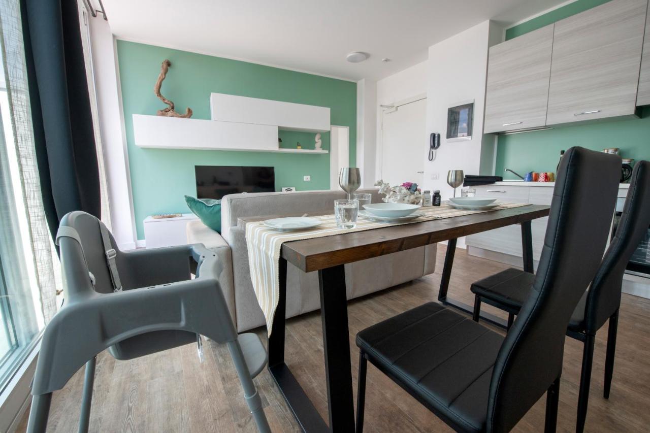 Attico Luxury Con Parcheggio E Terrazza Vista Mozzafiato Lägenhet Genua Exteriör bild