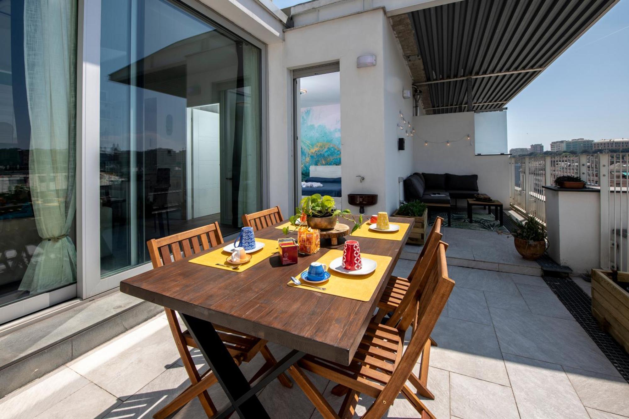 Attico Luxury Con Parcheggio E Terrazza Vista Mozzafiato Lägenhet Genua Exteriör bild