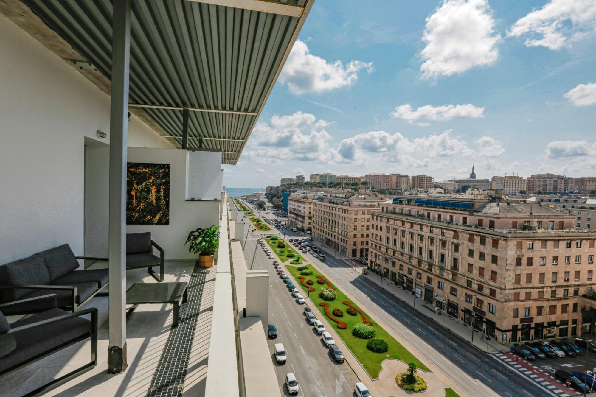 Attico Luxury Con Parcheggio E Terrazza Vista Mozzafiato Lägenhet Genua Rum bild