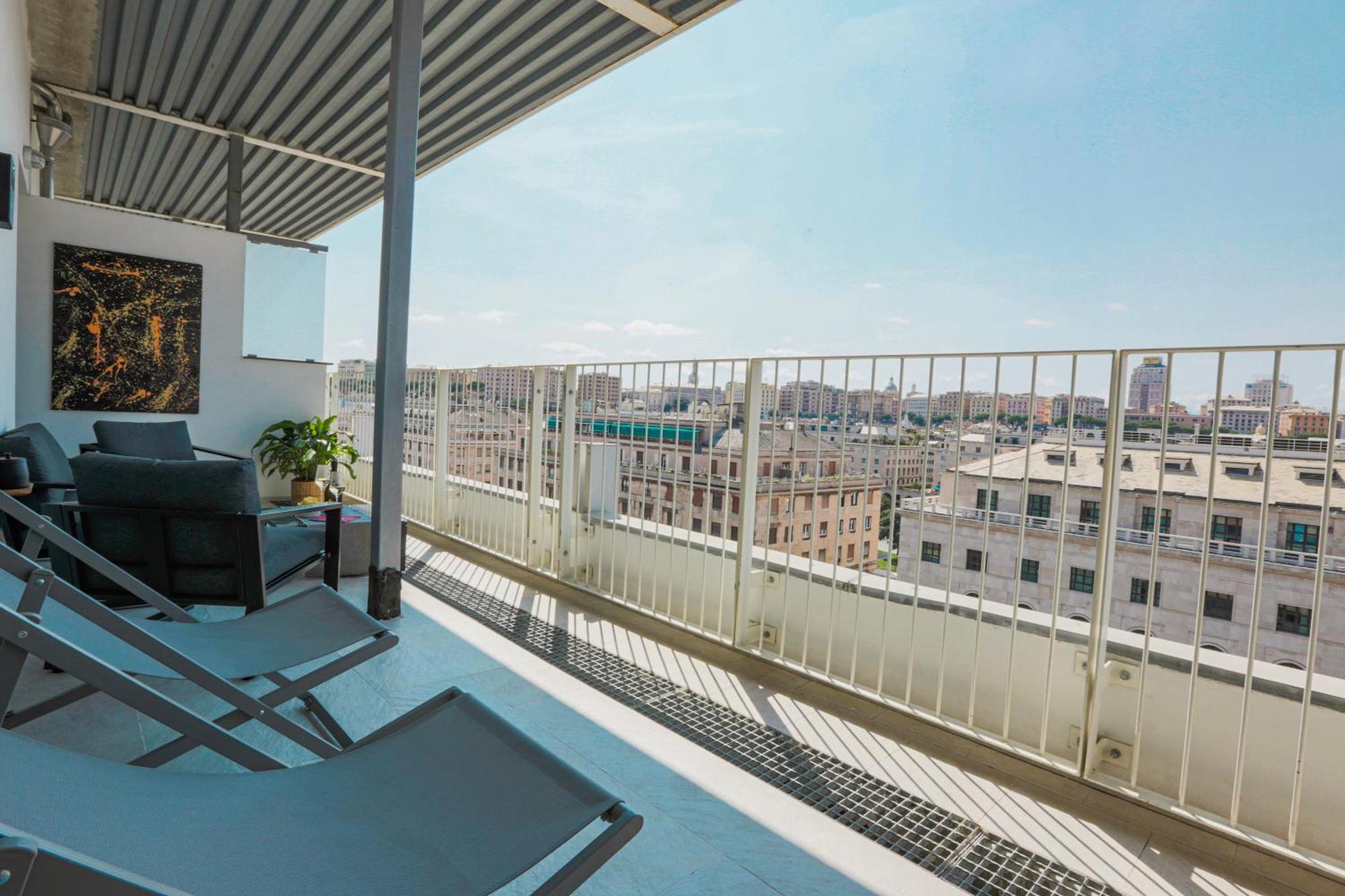 Attico Luxury Con Parcheggio E Terrazza Vista Mozzafiato Lägenhet Genua Exteriör bild
