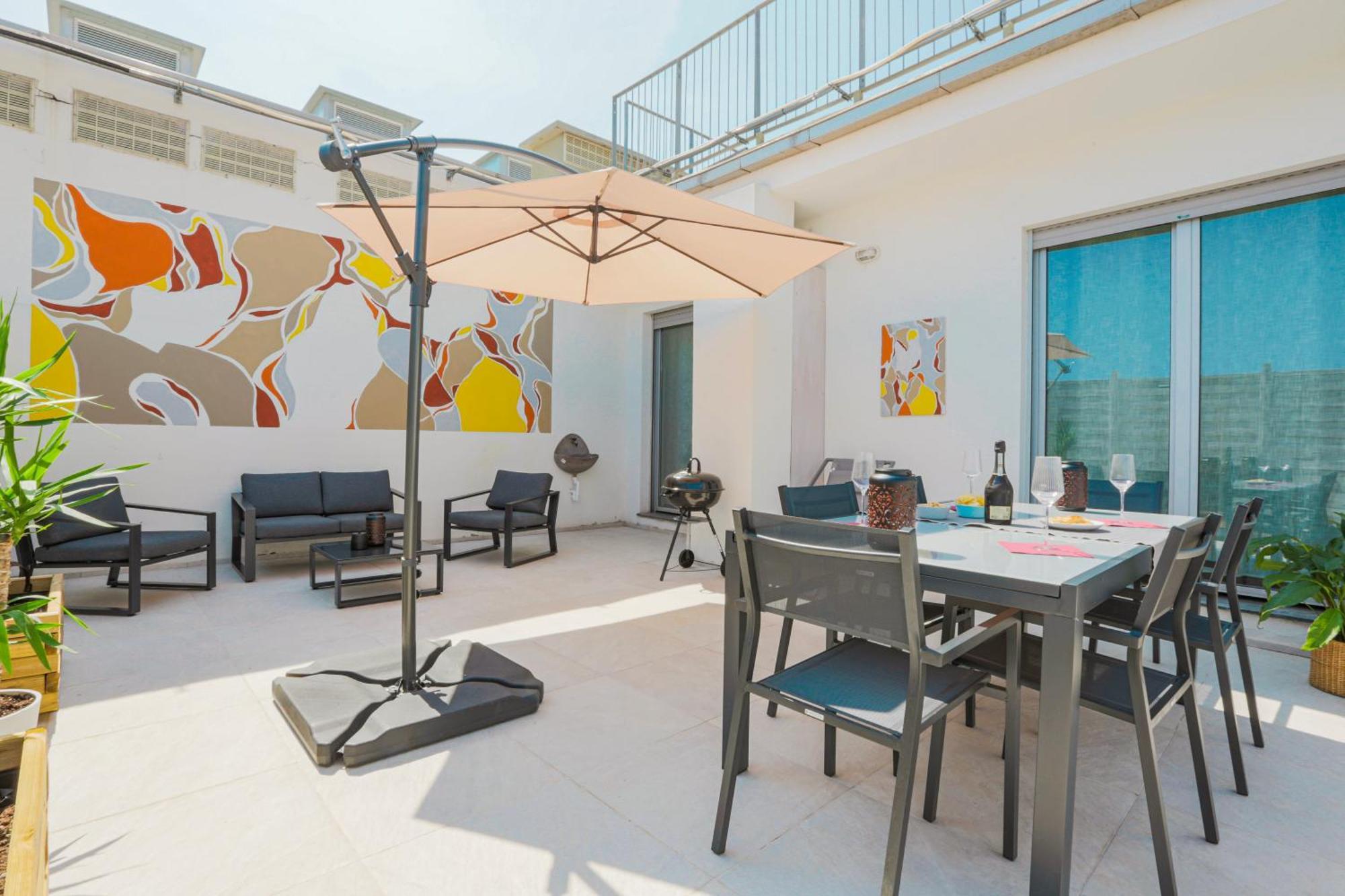 Attico Luxury Con Parcheggio E Terrazza Vista Mozzafiato Lägenhet Genua Rum bild