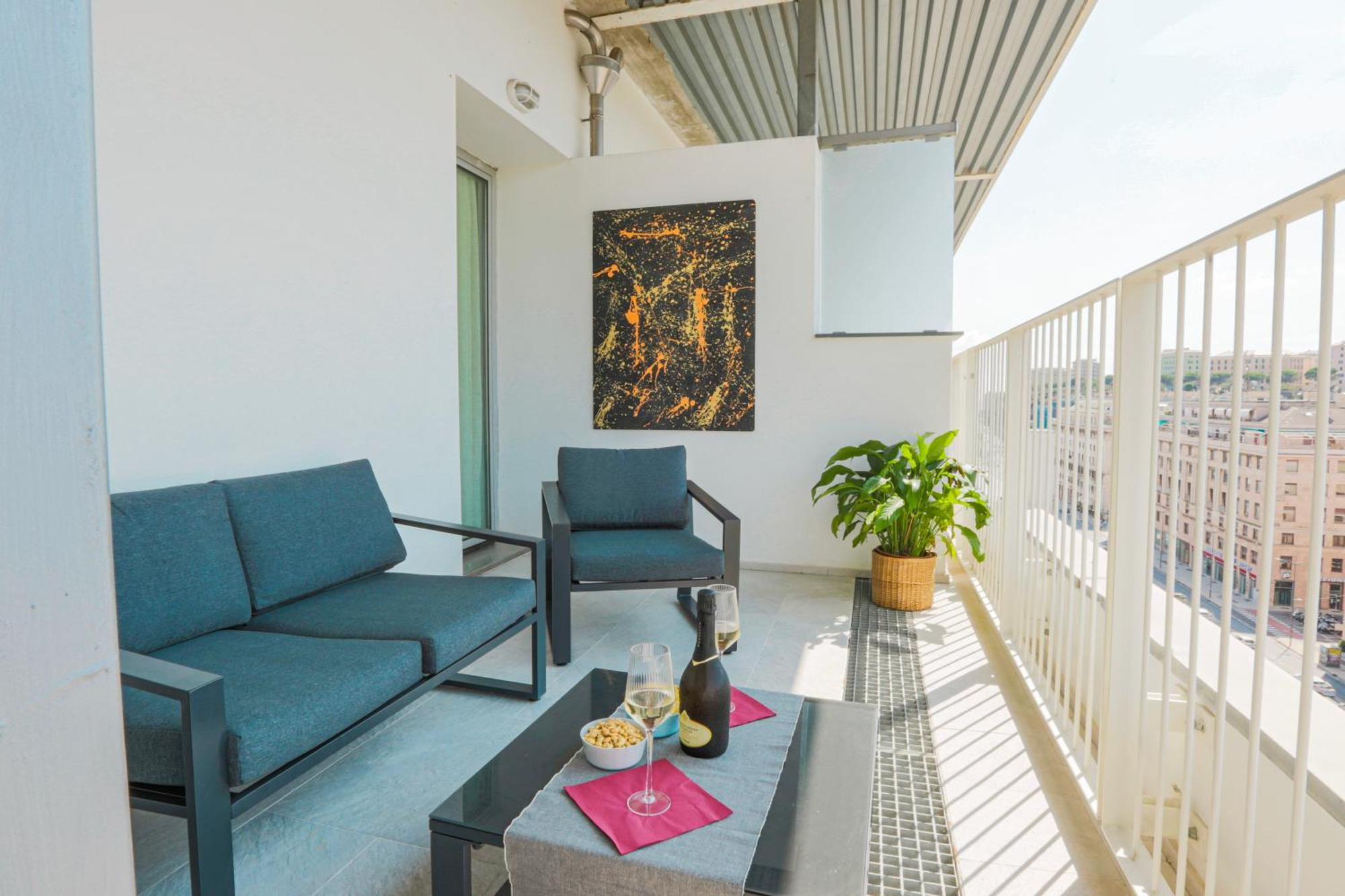 Attico Luxury Con Parcheggio E Terrazza Vista Mozzafiato Lägenhet Genua Rum bild
