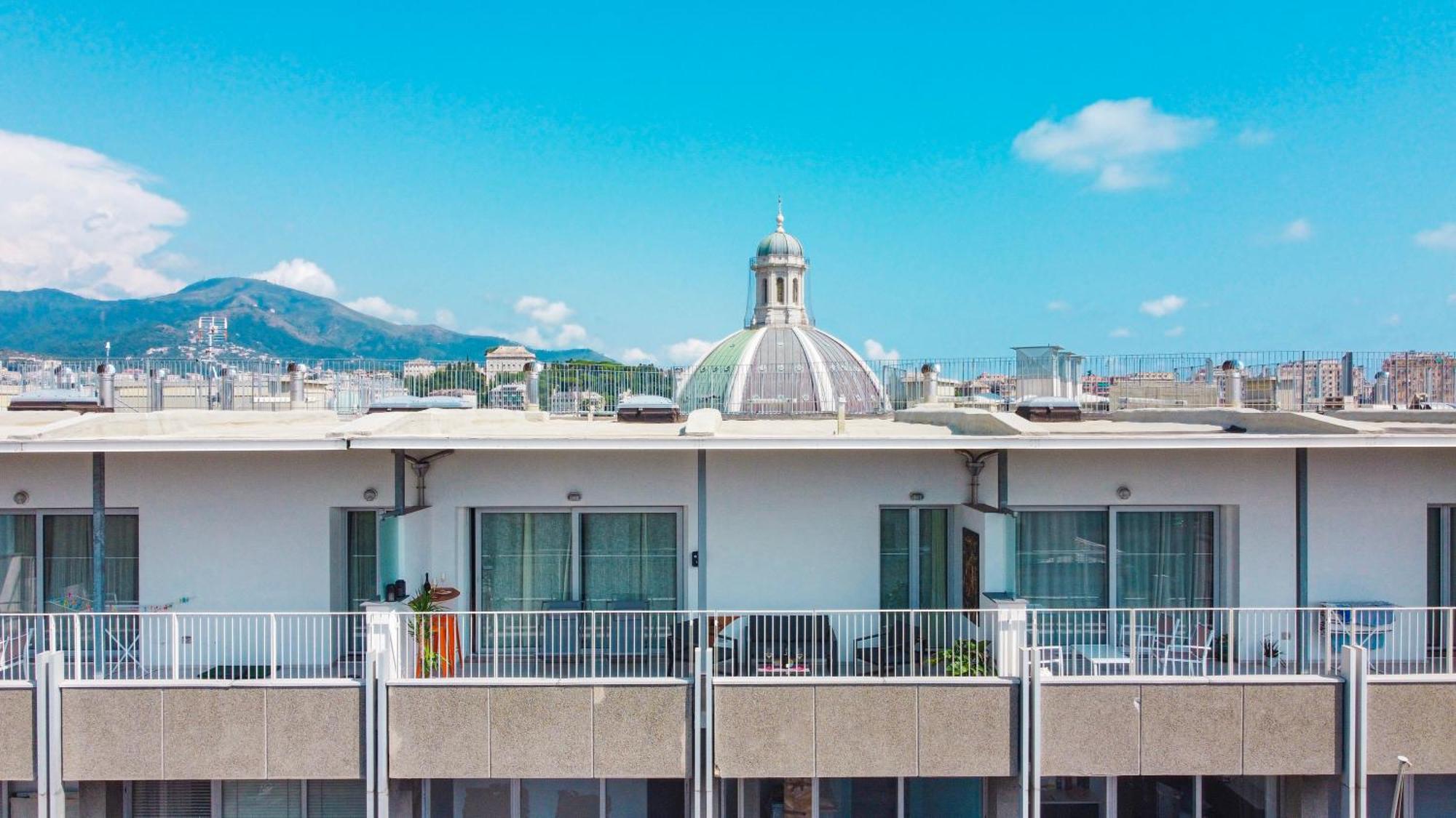 Attico Luxury Con Parcheggio E Terrazza Vista Mozzafiato Lägenhet Genua Exteriör bild